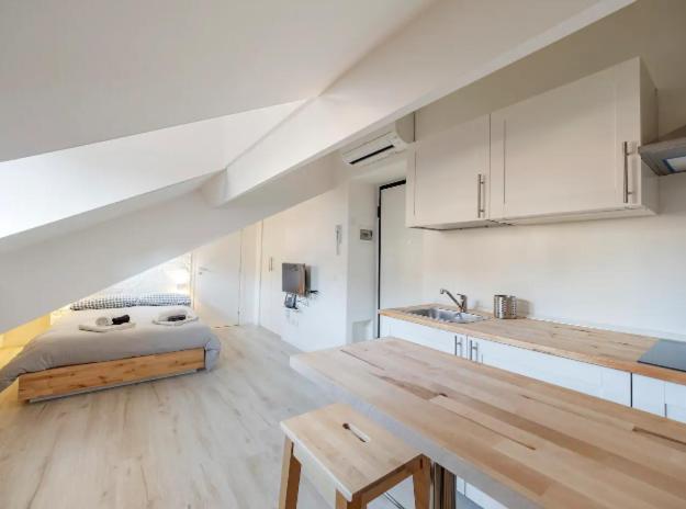 Sammartini Nice Attic Apartment Mailand